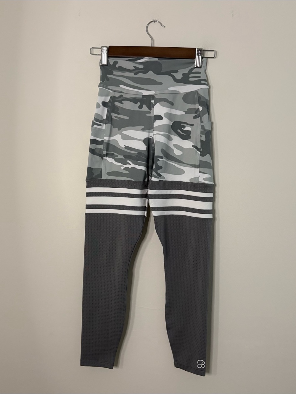 Bombshell Perform Thigh Highs Leggings Measures XS Green Grey Camo Yoga Gym